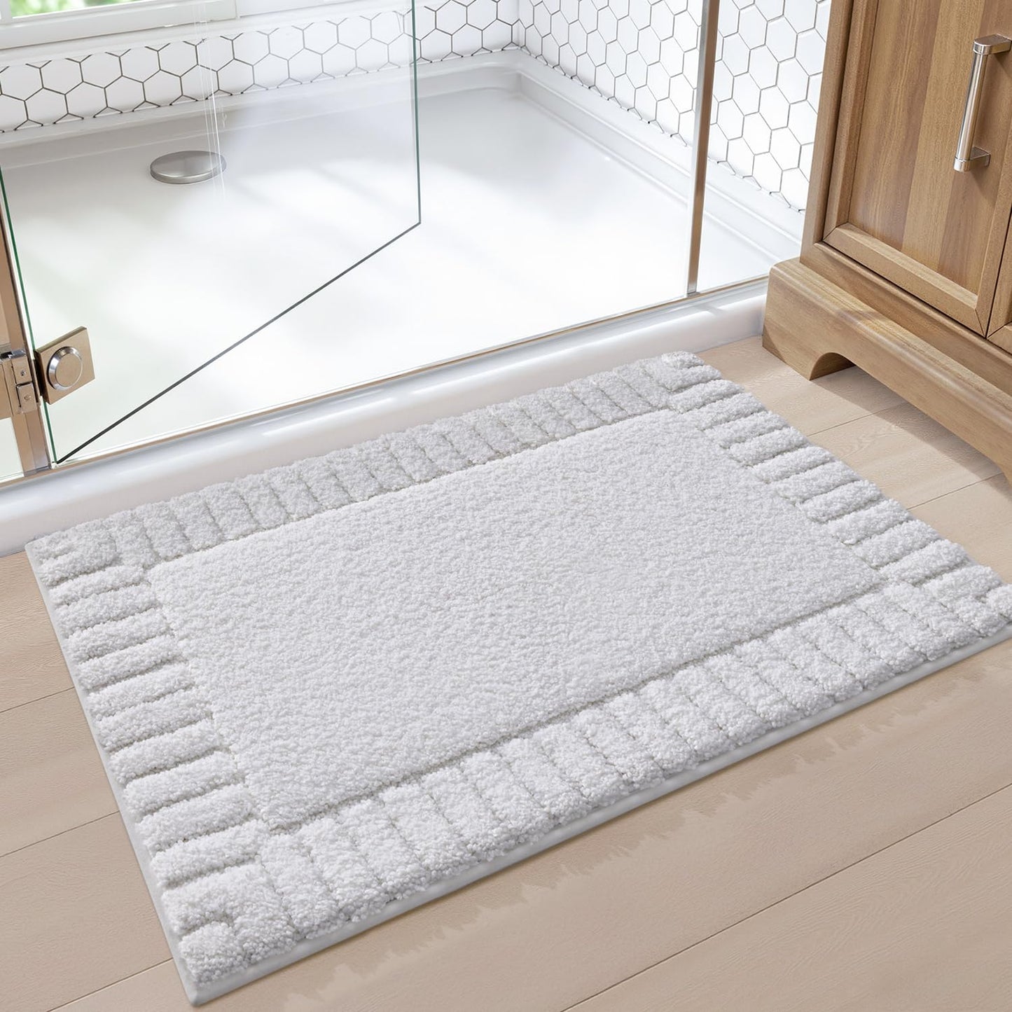 LUMI Bathroom Rugs Non Slip with Rubber Backing, Extra Soft Plush Microfiber Bath Rug Absorbent, Machine Washable Bath Mat Quick Dry for Tub, Shower, Ivory White, 16"x24"