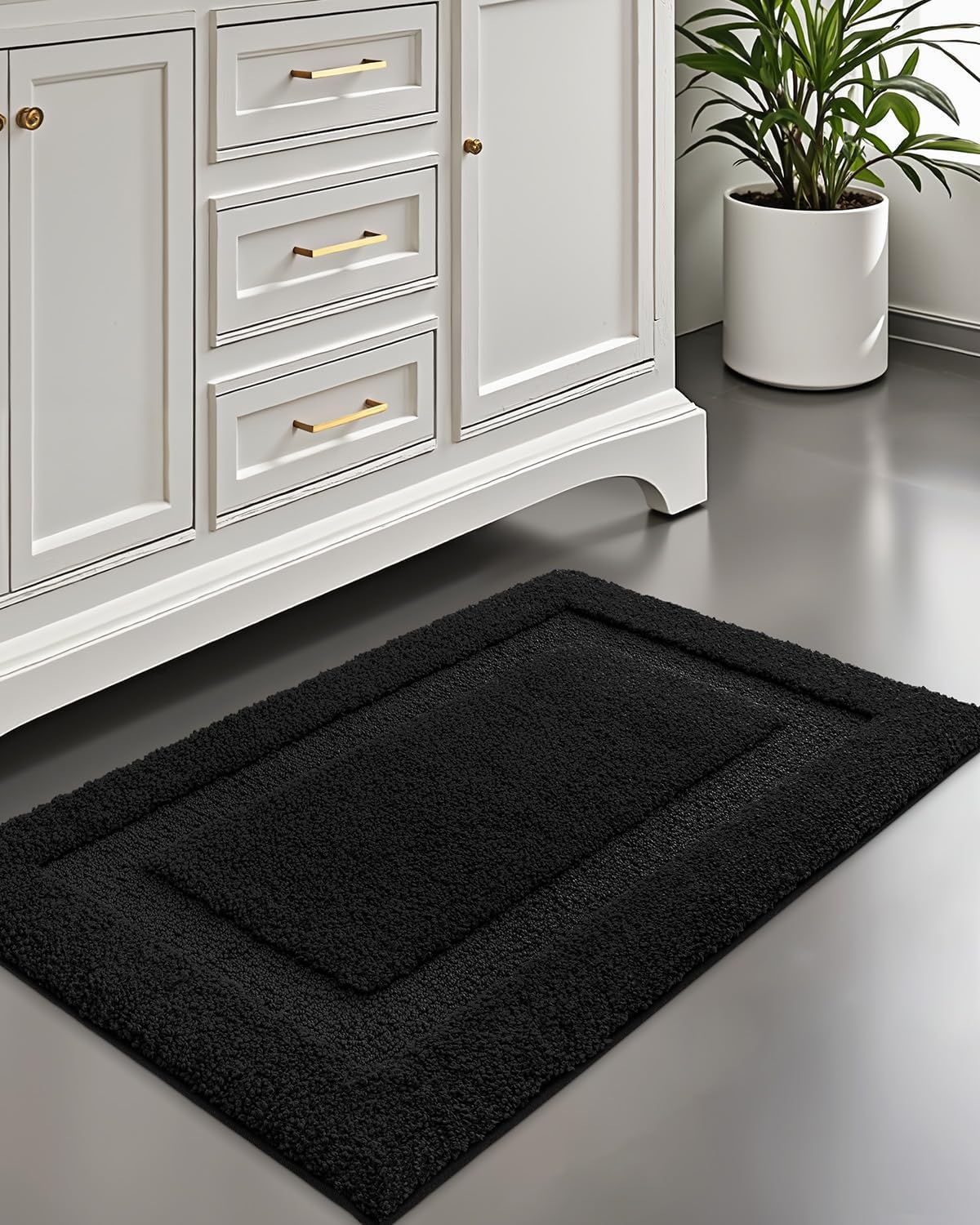 LUMI Ultra Soft Bathroom Rug, Non Slip Rubber Backing, Absorbent Washable Quick Dry, Premium Microfiber Plush, Black, for Bathtub/Shower Floor