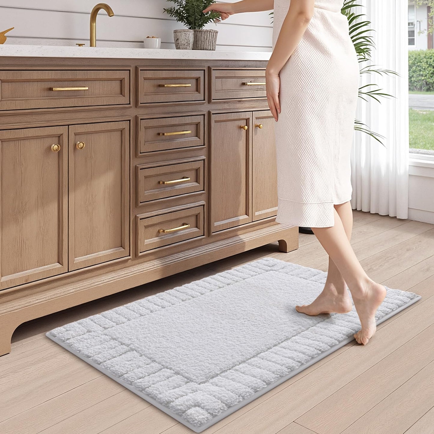 LUMI Bathroom Rugs Non Slip with Rubber Backing, Extra Soft Plush Microfiber Bath Rug Absorbent, Machine Washable Bath Mat Quick Dry for Tub, Shower, Ivory White, 16"x24"