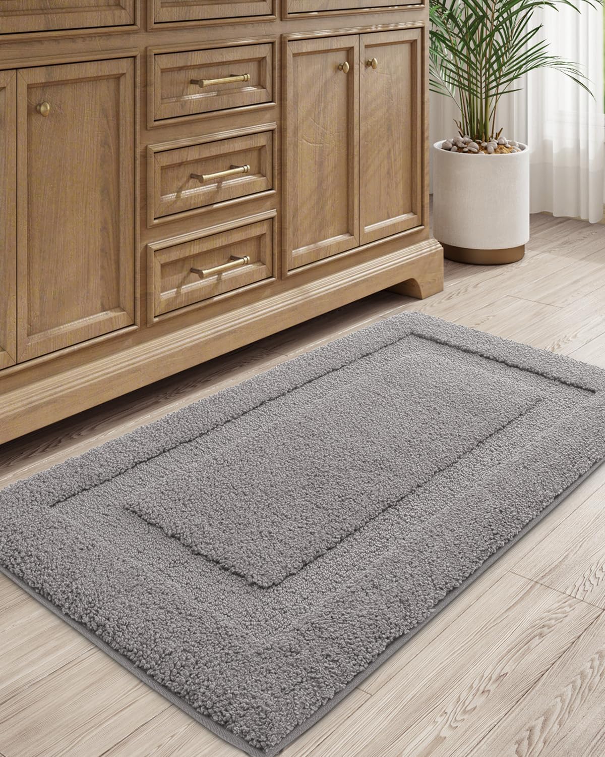 LUMI Ultra Soft Bathroom Rug, Non Slip Rubber Backing, Absorbent Washable Quick Dry, Premium Microfiber Plush, Light Grey, for Bathtub/Shower Floor