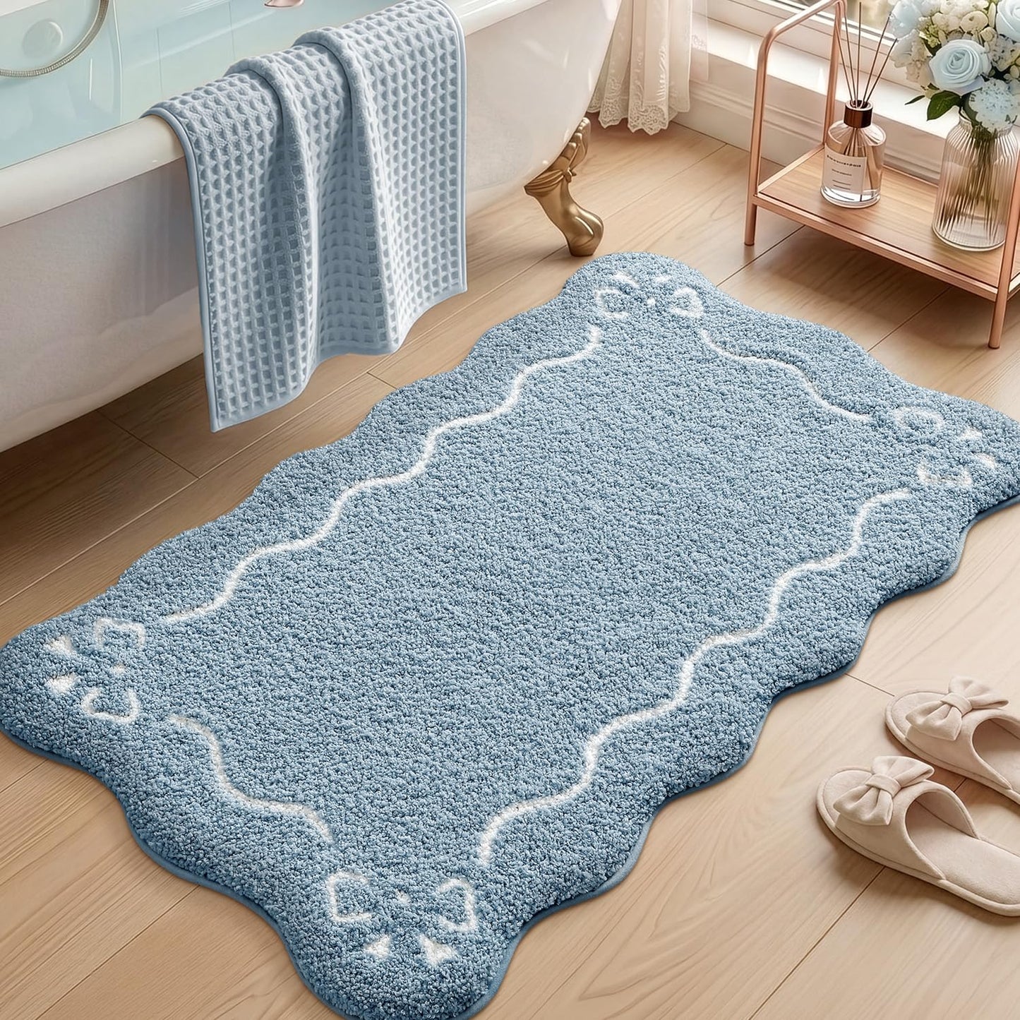 LUMI Scalloped Bathroom Rug, Cute Plush Microfiber Bath Mat, Super Absorbent & Quick Dry Shower Mat, Machine Washable Floor Carpet for Tub