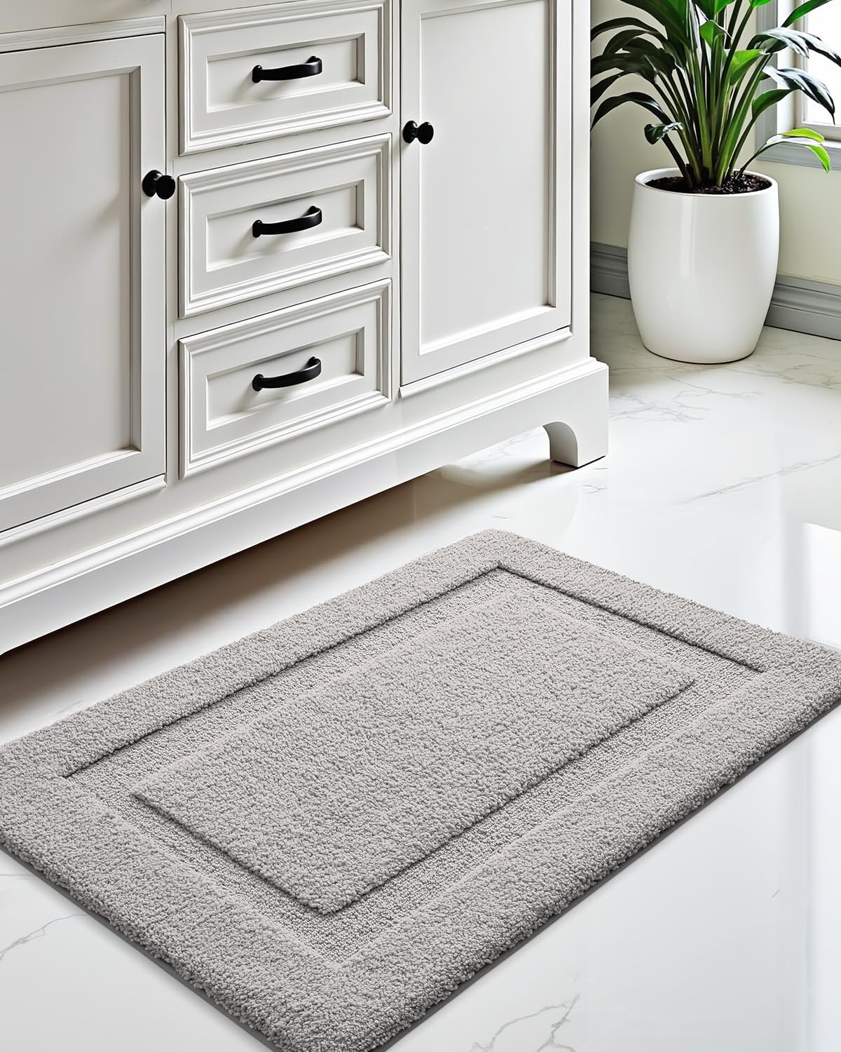 LUMI Ultra Soft Bathroom Rug, Non Slip Rubber Backing, Absorbent Washable Quick Dry, Premium Microfiber Plush, Light Grey, for Bathtub/Shower Floor