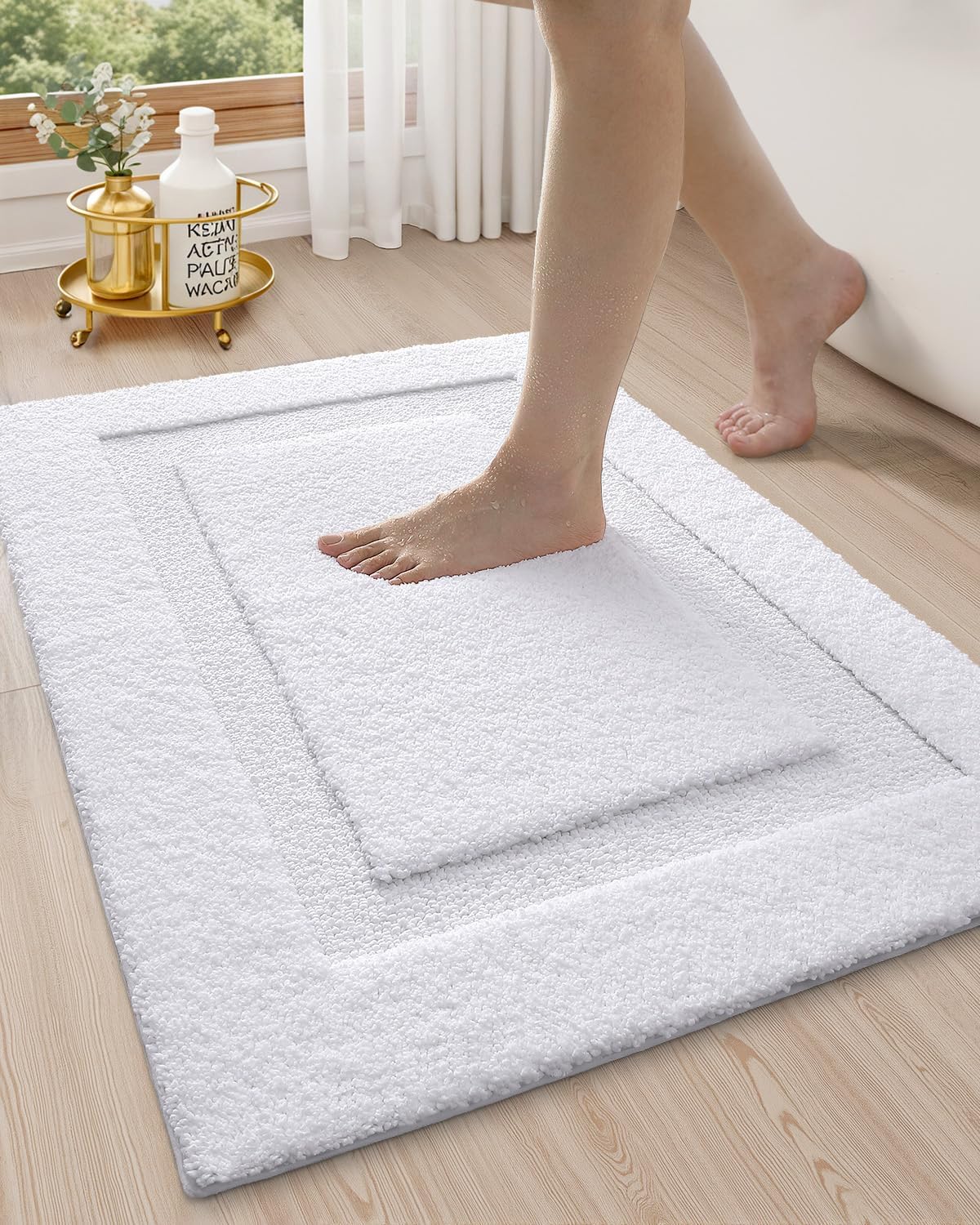 LUMI Ultra Soft Bathroom Rug, Non Slip Rubber Backing, Absorbent Washable Quick Dry, Premium Microfiber Plush, White, for Bathtub/Shower Floor
