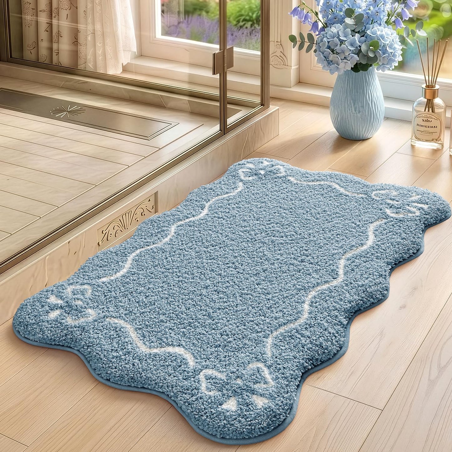 LUMI Scalloped Bathroom Rug, Cute Plush Microfiber Bath Mat, Super Absorbent & Quick Dry Shower Mat, Machine Washable Floor Carpet for Tub