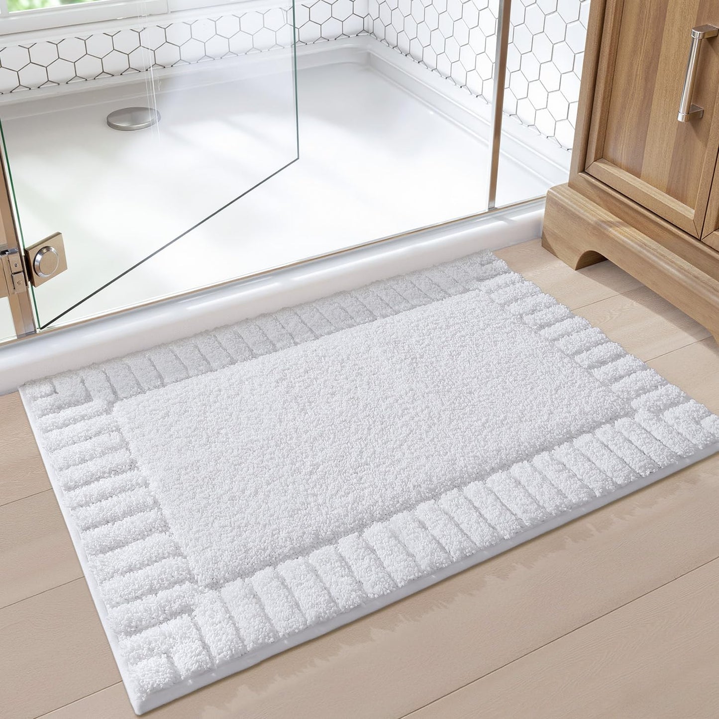 LUMI Bathroom Rugs Non Slip with Rubber Backing, Extra Soft Plush Microfiber Bath Rug Absorbent, Machine Washable Bath Mat Quick Dry for Tub, Shower, Ivory White, 16"x24"