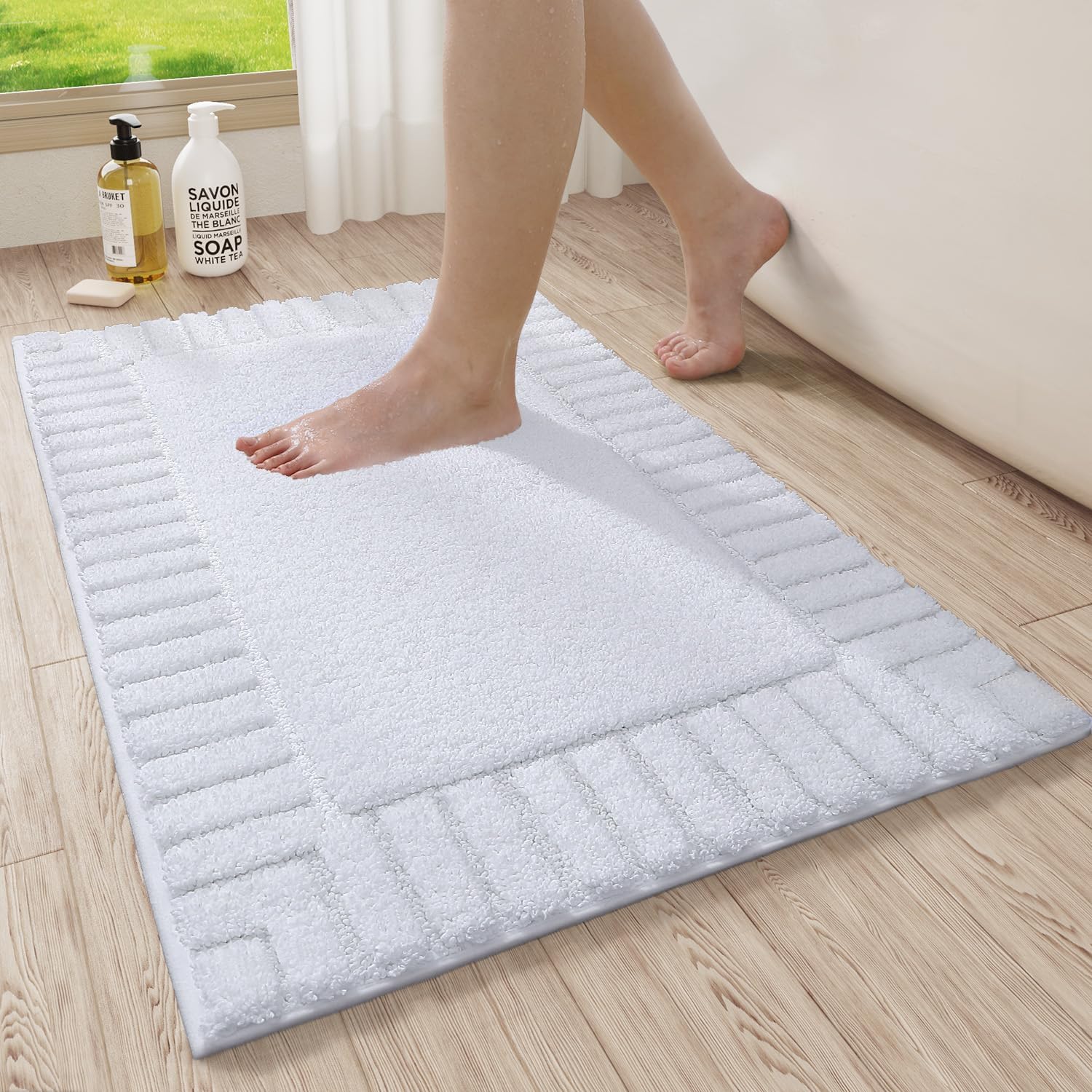 LUMI Bathroom Rug, Non Slip Rubber Backing, Extra Soft Plush Microfiber, Absorbent, Machine Washable Quick Dry, White, for Tub/Shower/Hotel