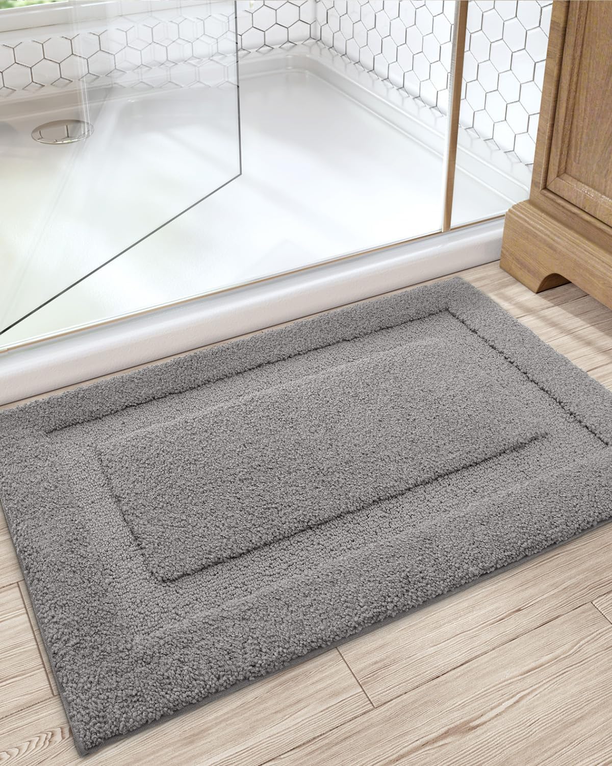 LUMI Ultra Soft Bathroom Rug, Non Slip Rubber Backing, Absorbent Washable Quick Dry, Premium Microfiber Plush, Light Grey, for Bathtub/Shower Floor